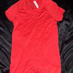 Lululemon Swiftly Tech - Love red